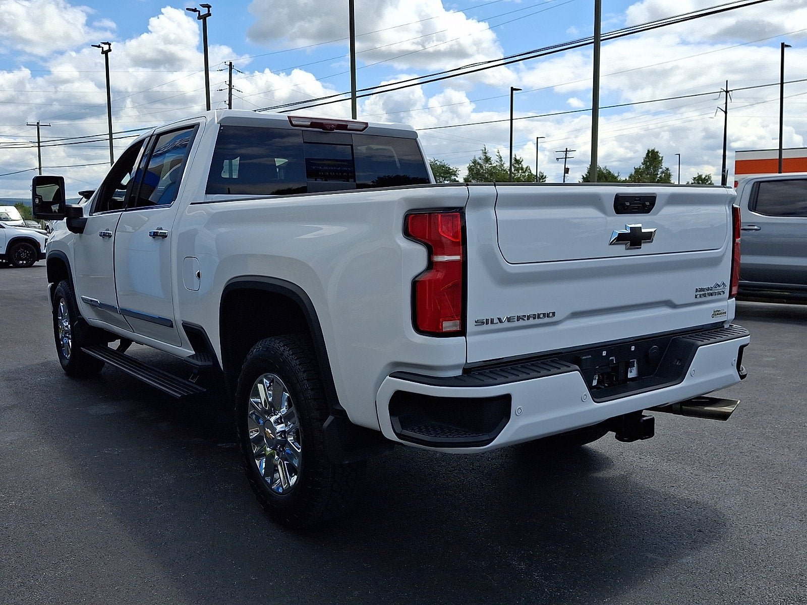Used 2024 Chevrolet Silverado 3500 High Country w/ High Country Premium Package AWD/4WD image 4