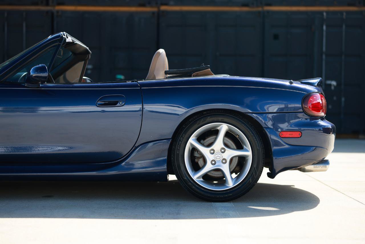 Used 2002 MAZDA MX-5 Miata RWD image 22
