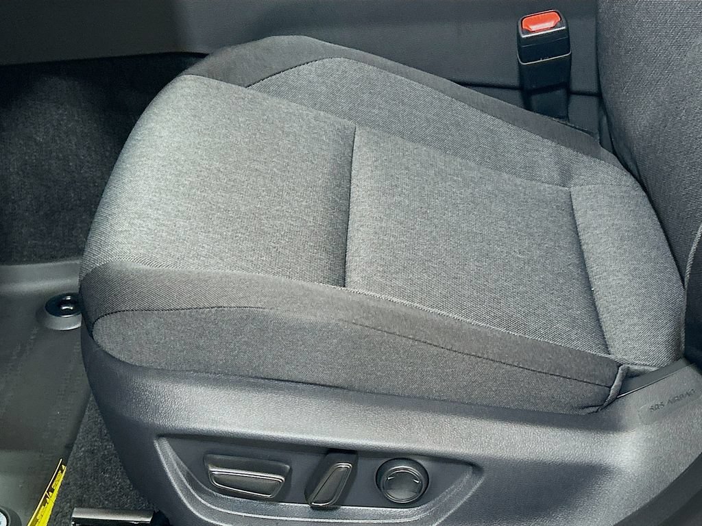 New 2026 Toyota Camry Hybrid FWD image 18