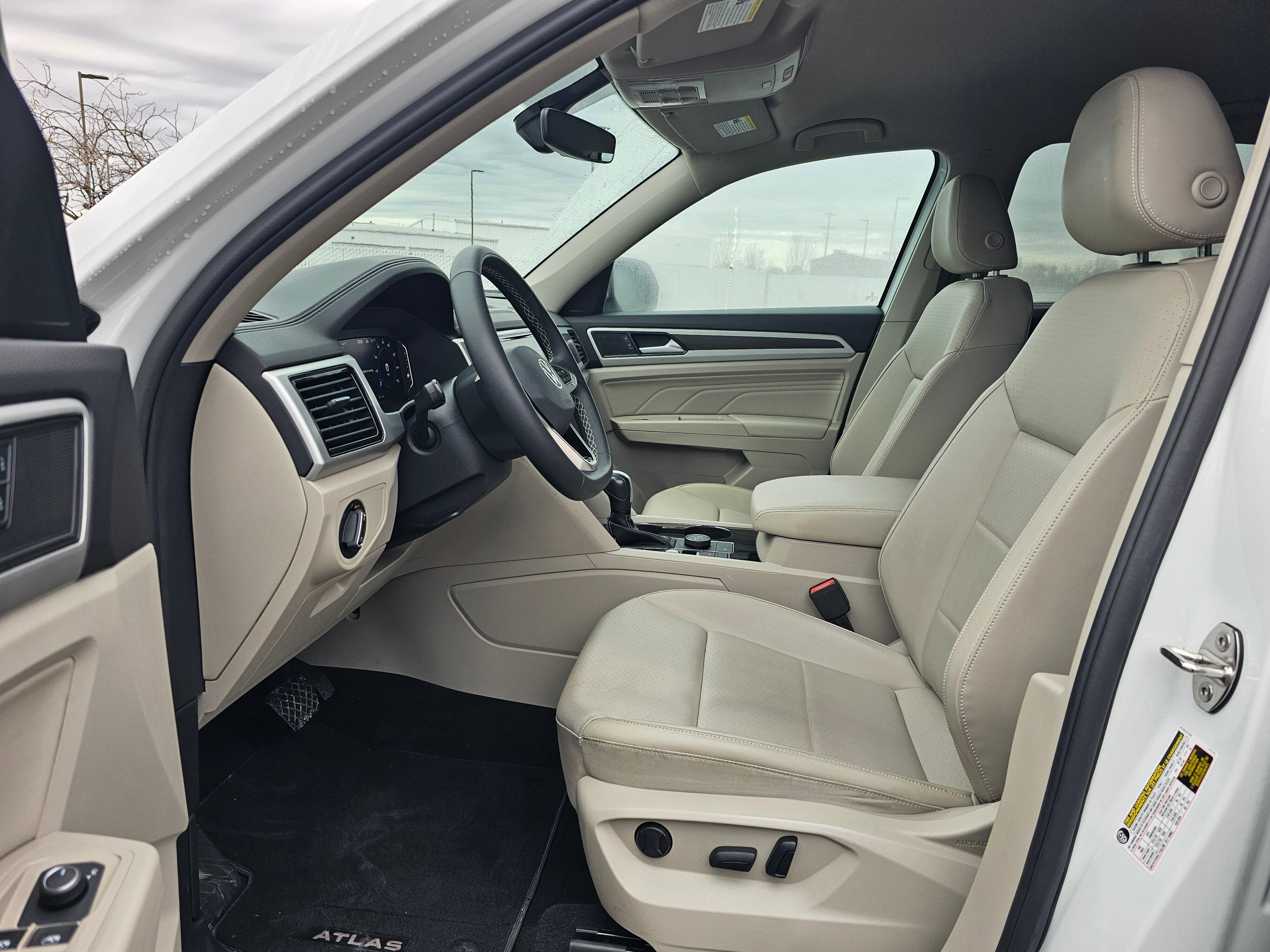 Used 2023 Volkswagen Atlas SE image 44