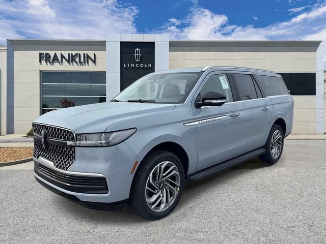 New 2026 Lincoln Navigator L Premier AWD/4WD image 3