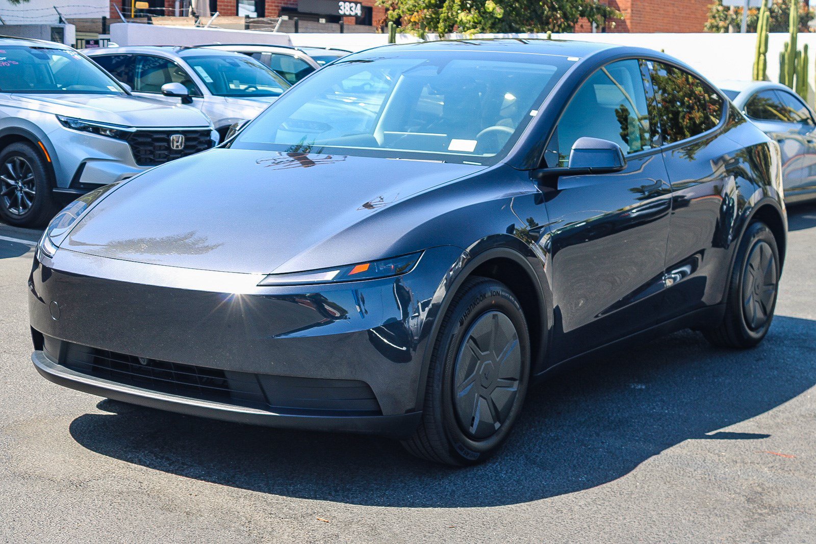 Used 2026 Tesla Model Y 2WD image 3
