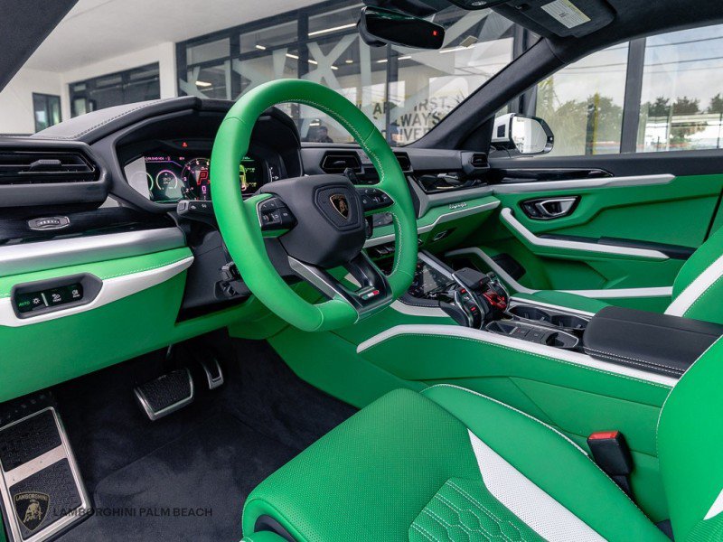 Used 2026 Lamborghini Urus SE AWD/4WD image 12