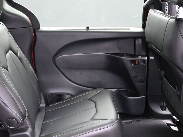 New 2026 Chrysler Voyager LX image 18