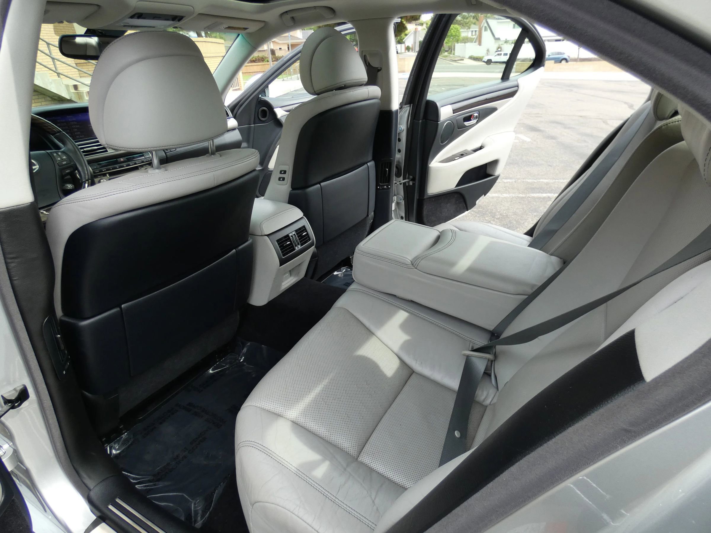 Used 2016 Lexus LS 460 w/ Comfort Package image 48