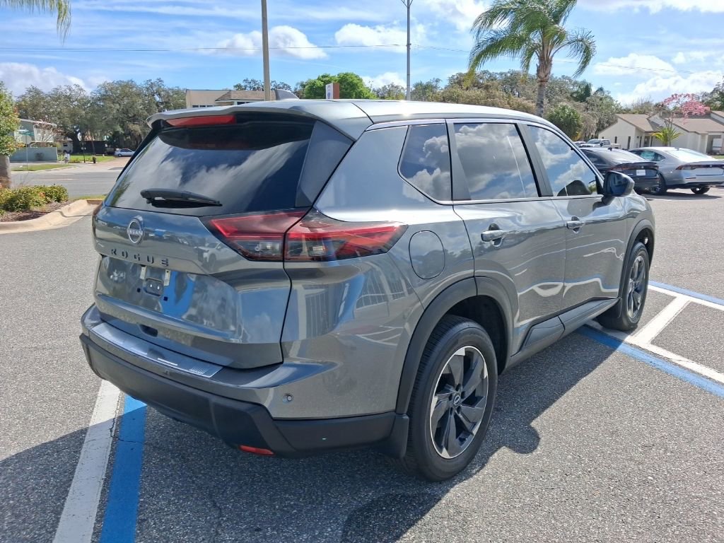 Used 2026 Nissan Rogue SV image 5