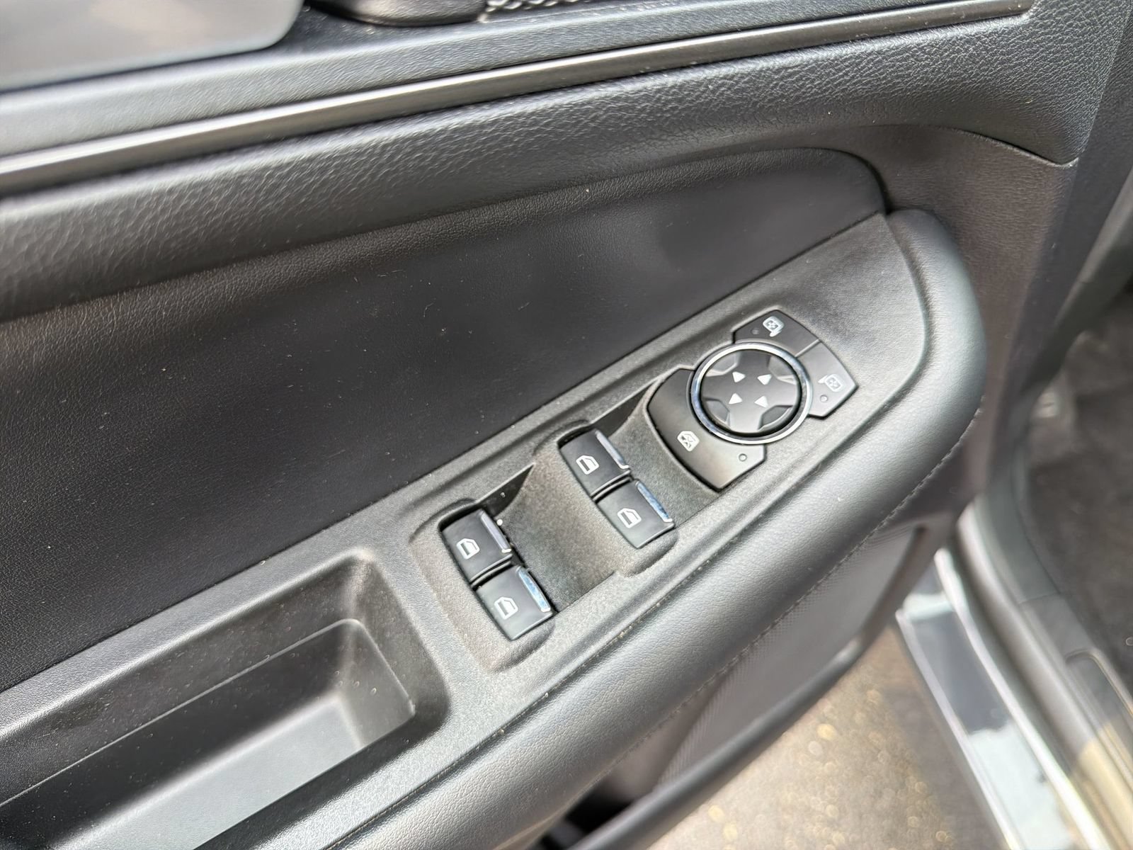 Used 2021 Ford Edge SE AWD/4WD image 14