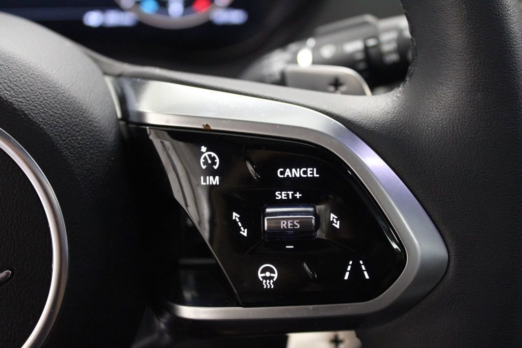 Used 2024 Jaguar E-PACE R-Dynamic SE image 23