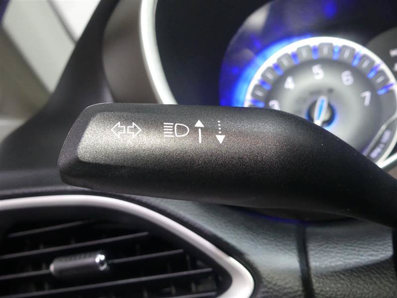 Used 2021 Chrysler Voyager Lxi FWD image 32