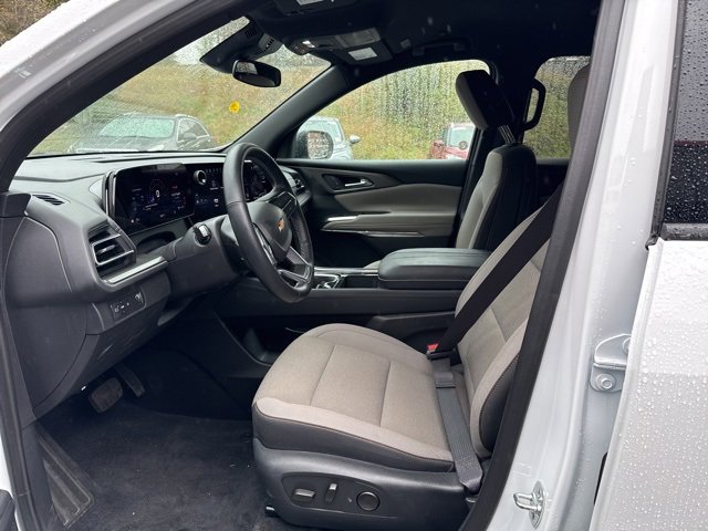 Used 2025 Chevrolet Traverse LT image 21