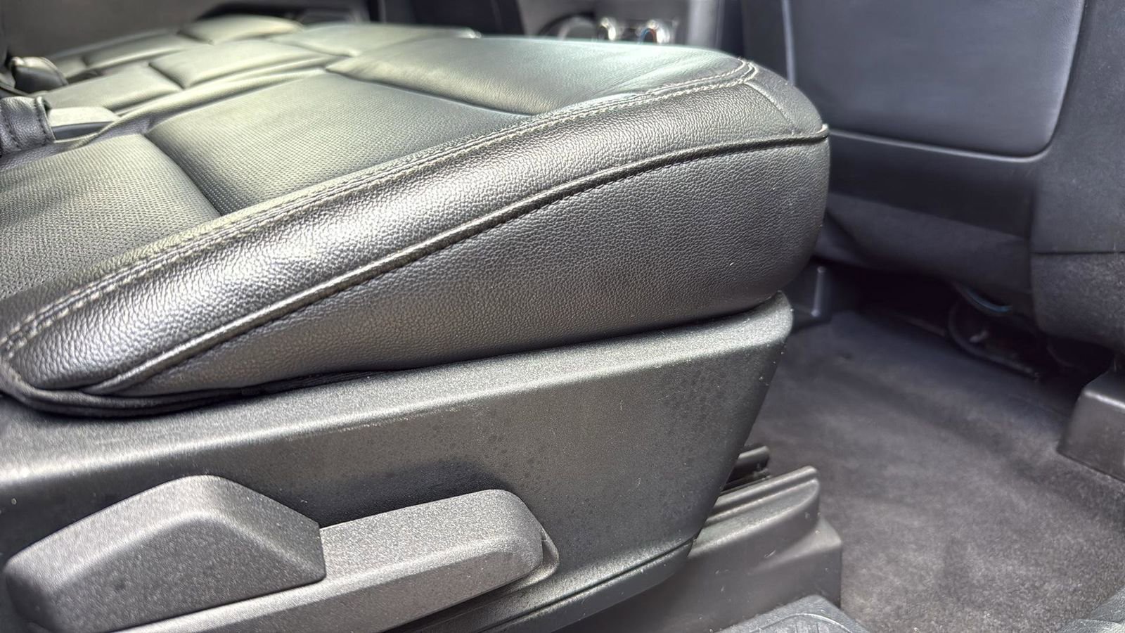 Used 2020 Ford Explorer Limited image 27