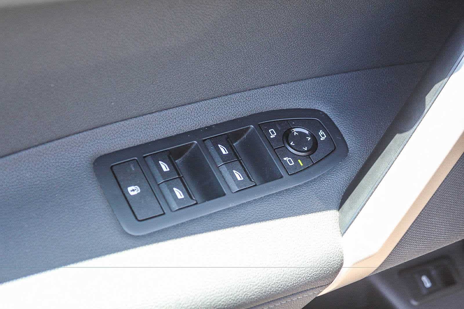 Used 2024 BMW iX xDrive50 AWD/4WD image 19