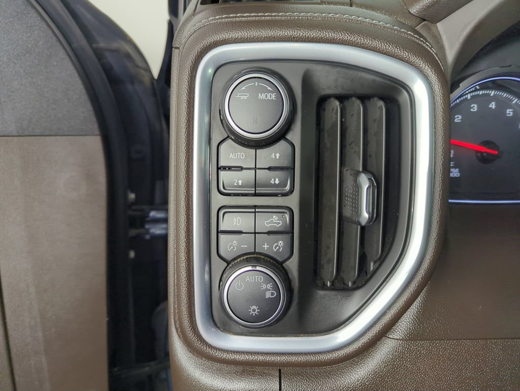 Used 2021 Chevrolet Silverado 1500 LT Trail Boss w/ Convenience Package II AWD/4WD image 19
