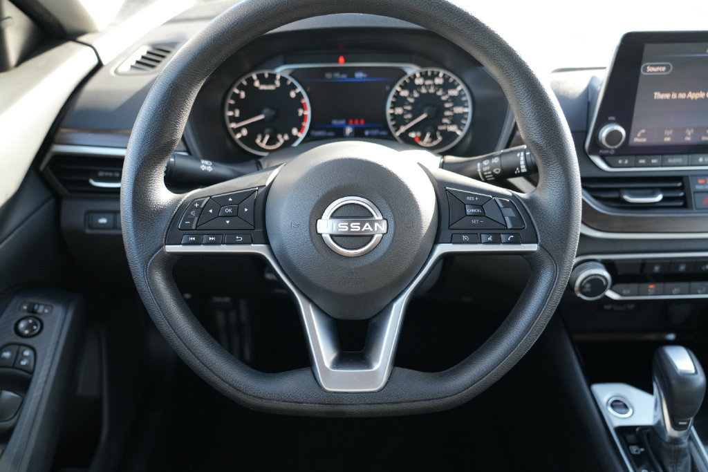 Used 2024 Nissan Altima 2.5 SV FWD image 16