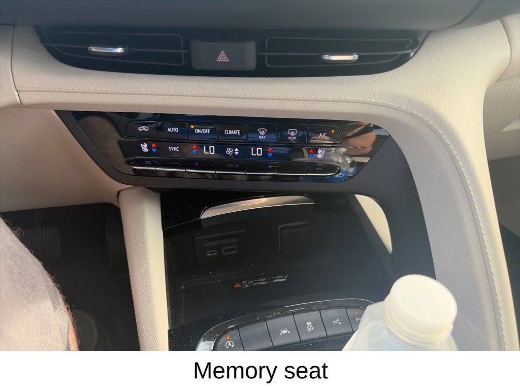 Used 2023 Buick Envision Avenir FWD image 23