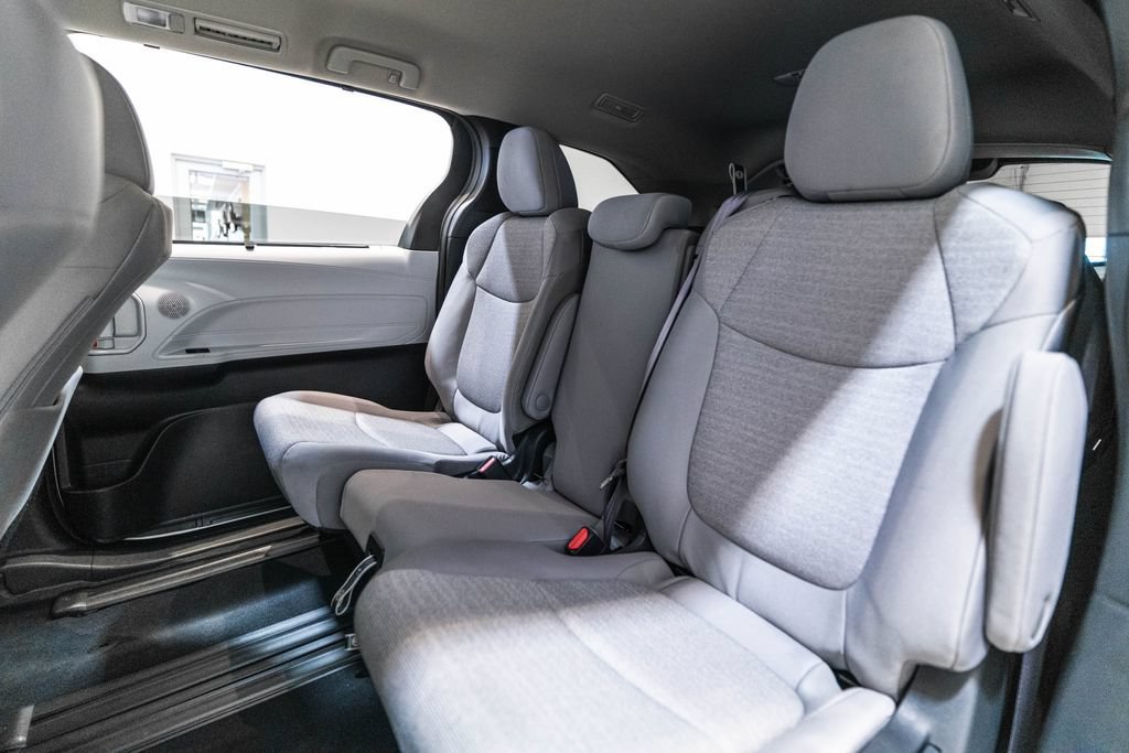 Certified 2025 Toyota Sienna LE FWD image 29