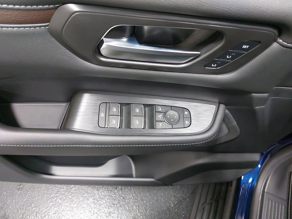 New 2025 Nissan Armada SL w/ Captain's Chari Seat Package image 32