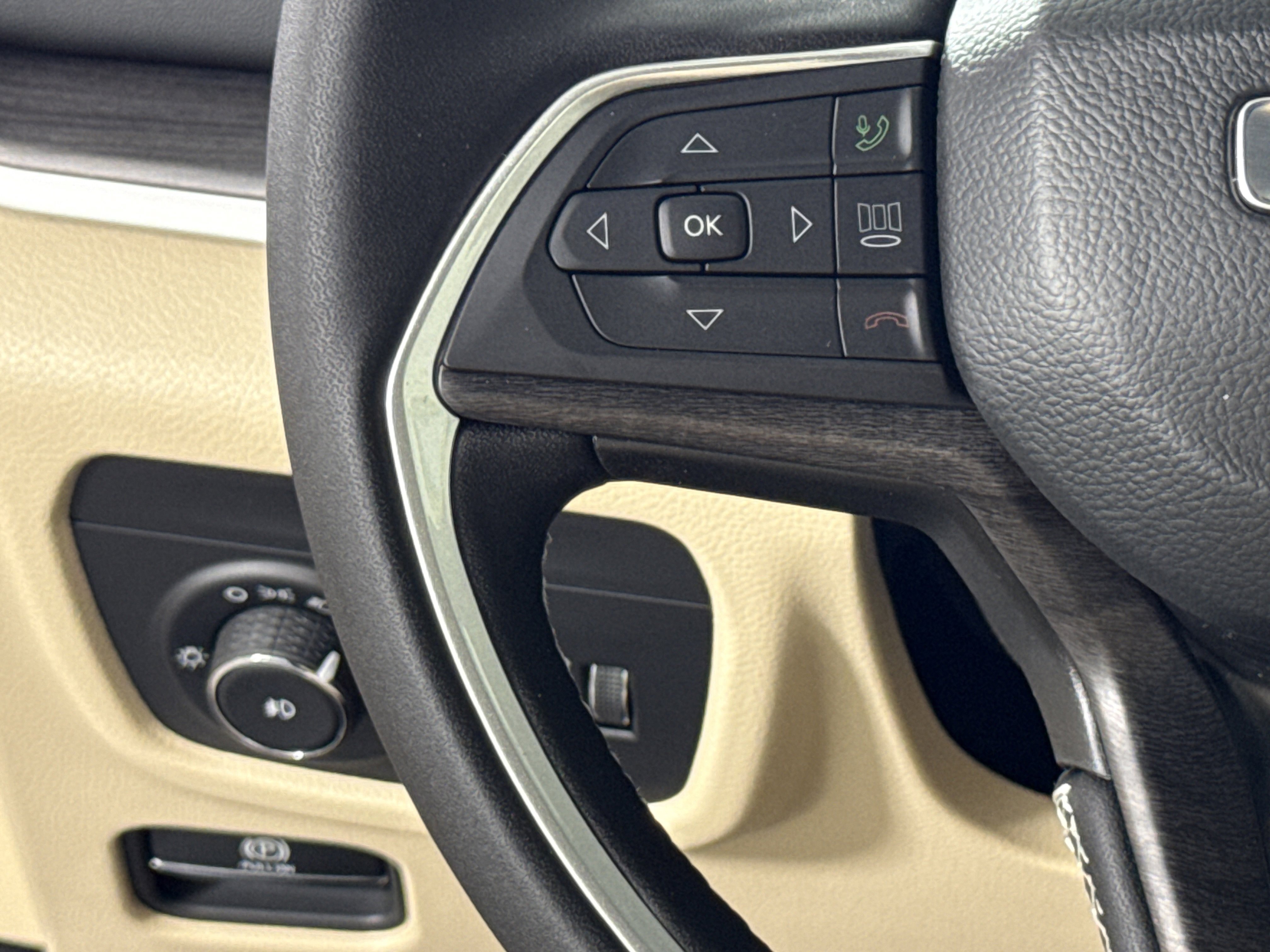 New 2025 Jeep Grand Cherokee Limited w/ Trailer Tow Package image 14