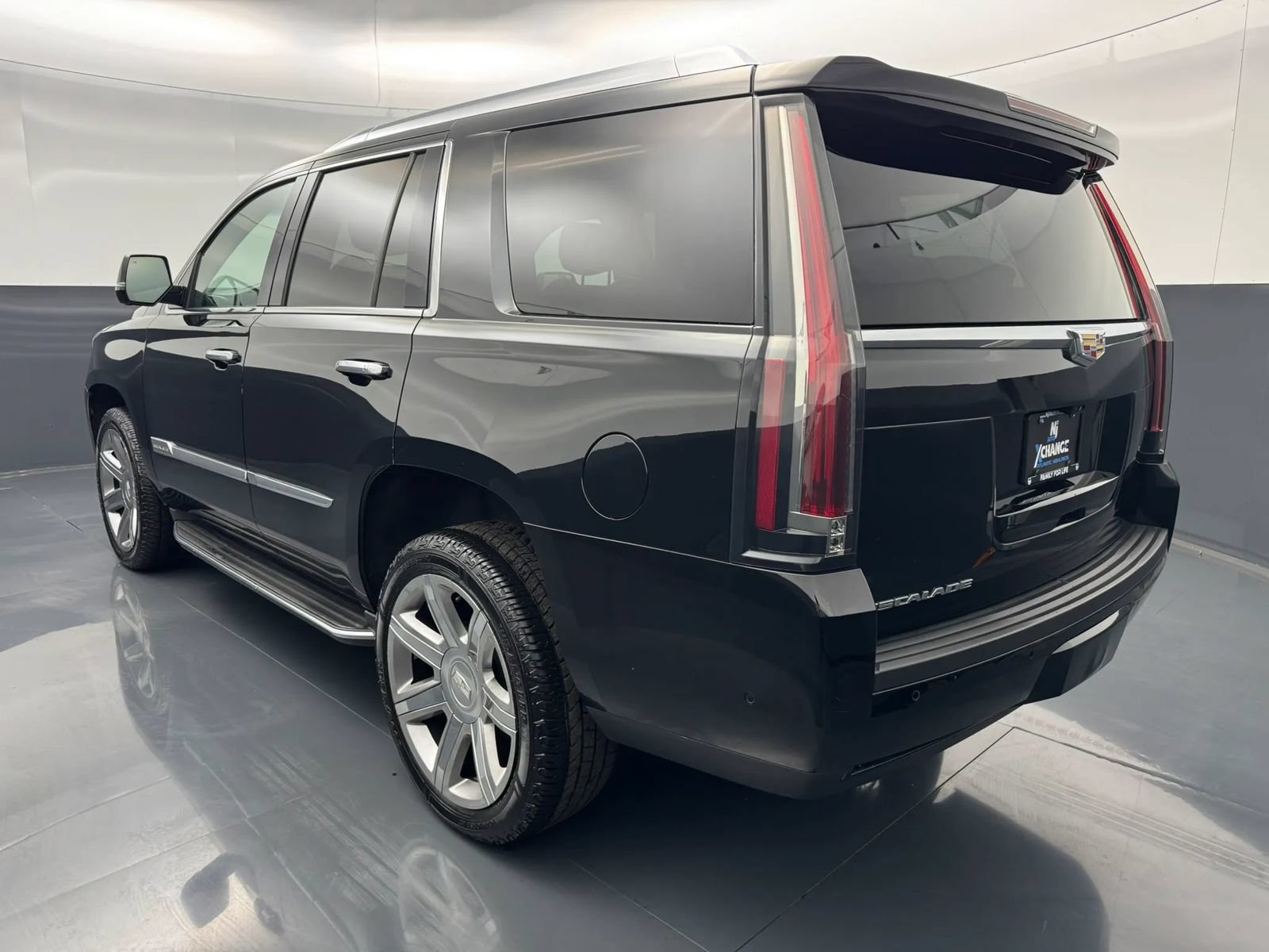 Used 2019 Cadillac Escalade Luxury AWD/4WD image 17