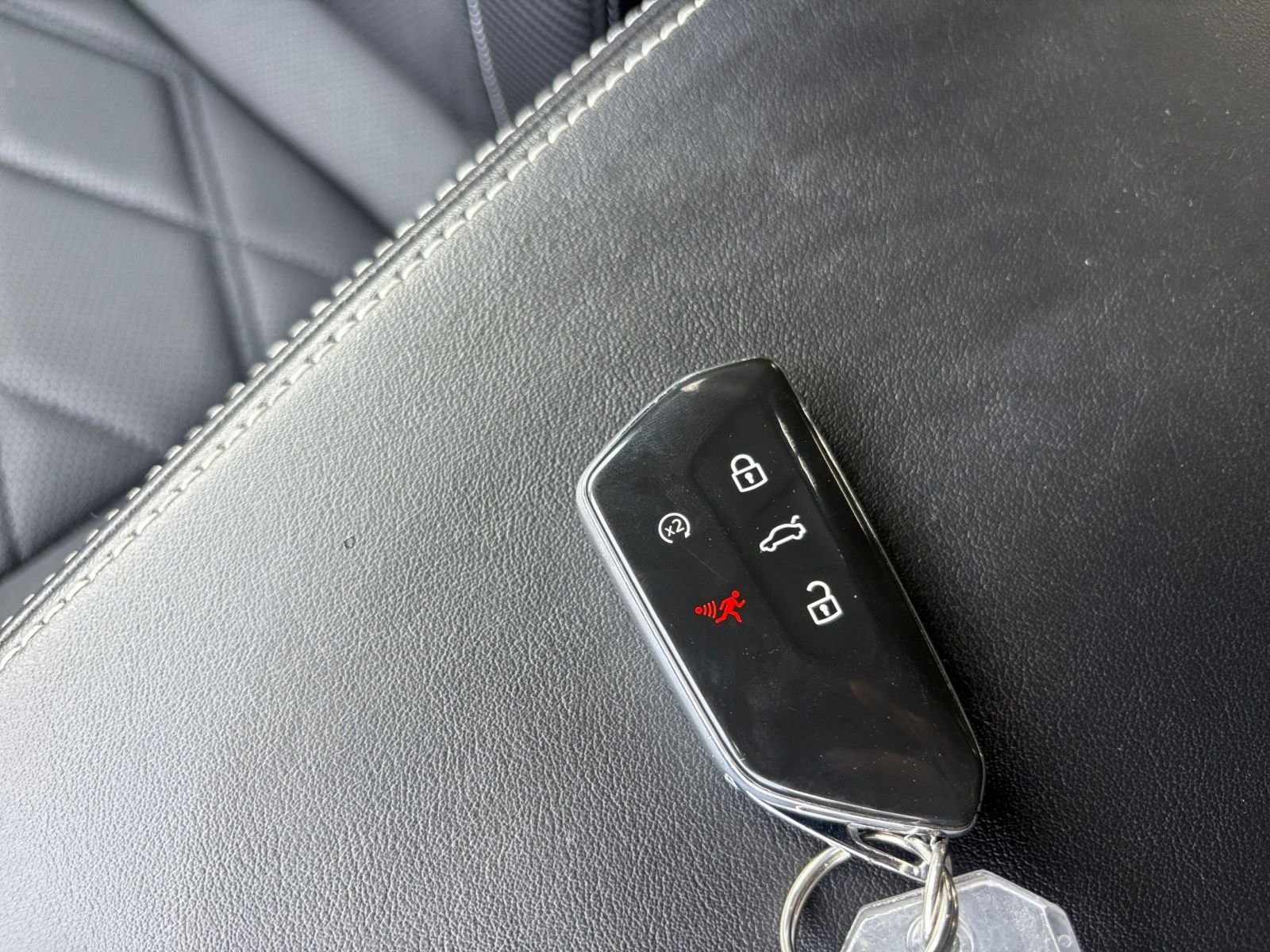 Used 2025 Volkswagen Atlas Cross Sport SE image 22