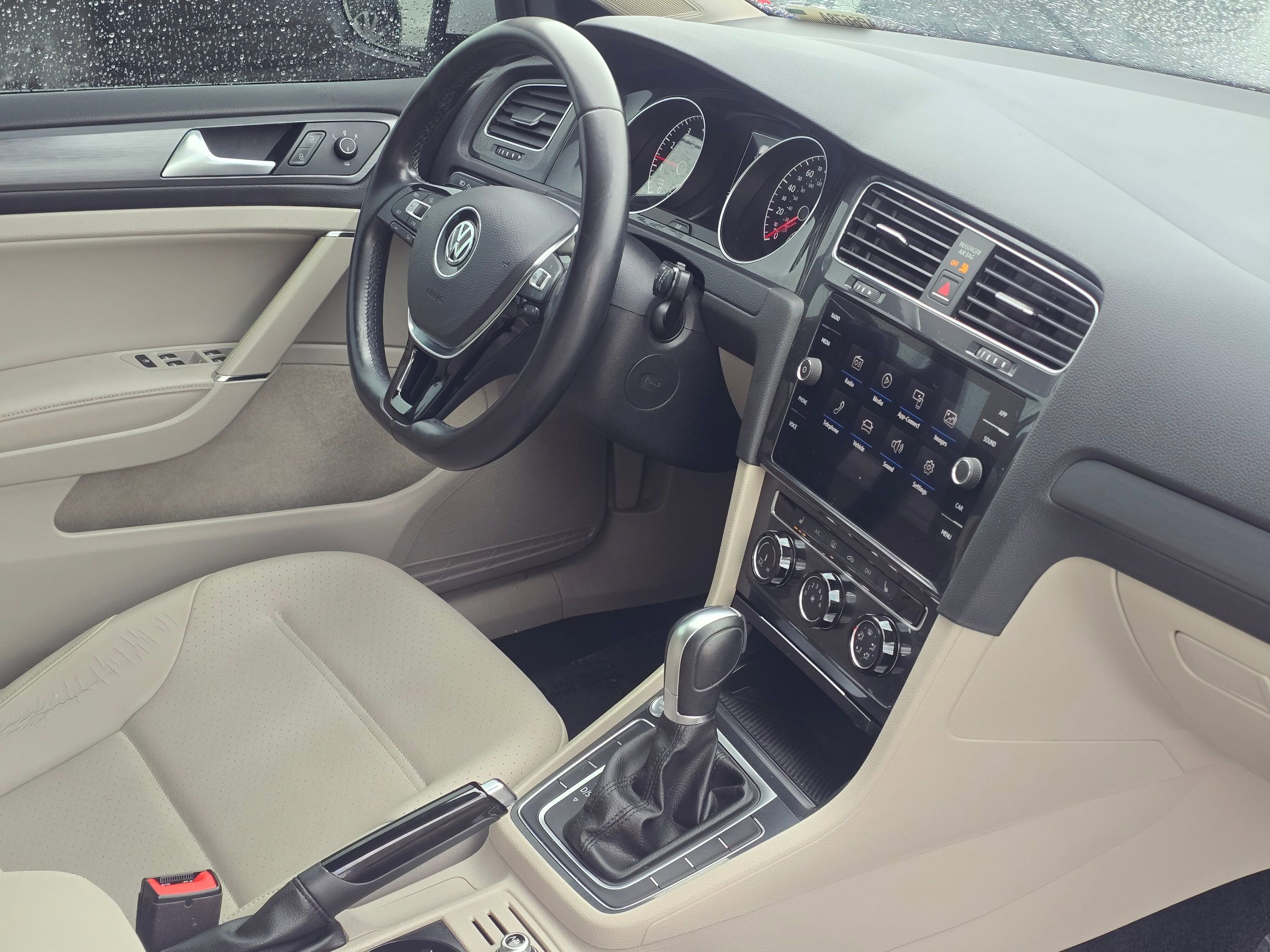 Used 2018 Volkswagen Golf SE image 26