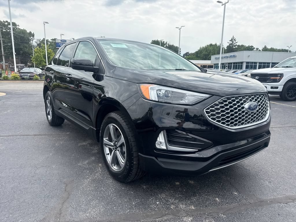 Used 2024 Ford Edge SEL w/ Convenience Package AWD/4WD image 4