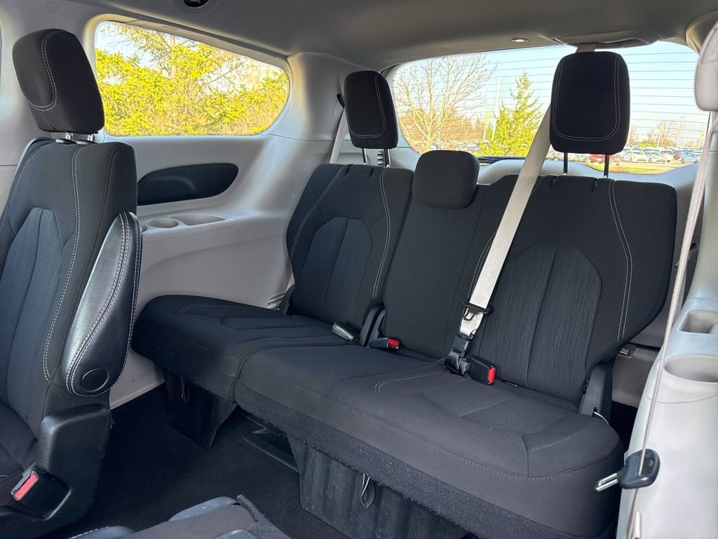 Used 2023 Chrysler Voyager LX image 29