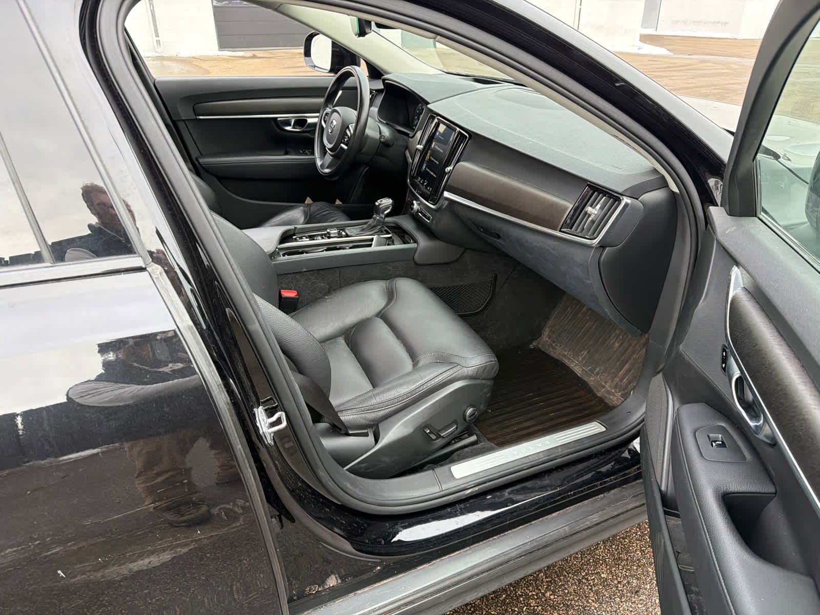 Used 2019 Volvo V90 T6 Cross Country w/ Protection Package Premier image 9