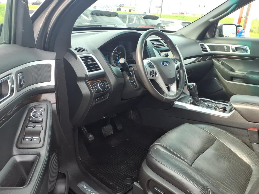 Used 2015 Ford Explorer Limited w/ Equipment Group 301A AWD/4WD image 6