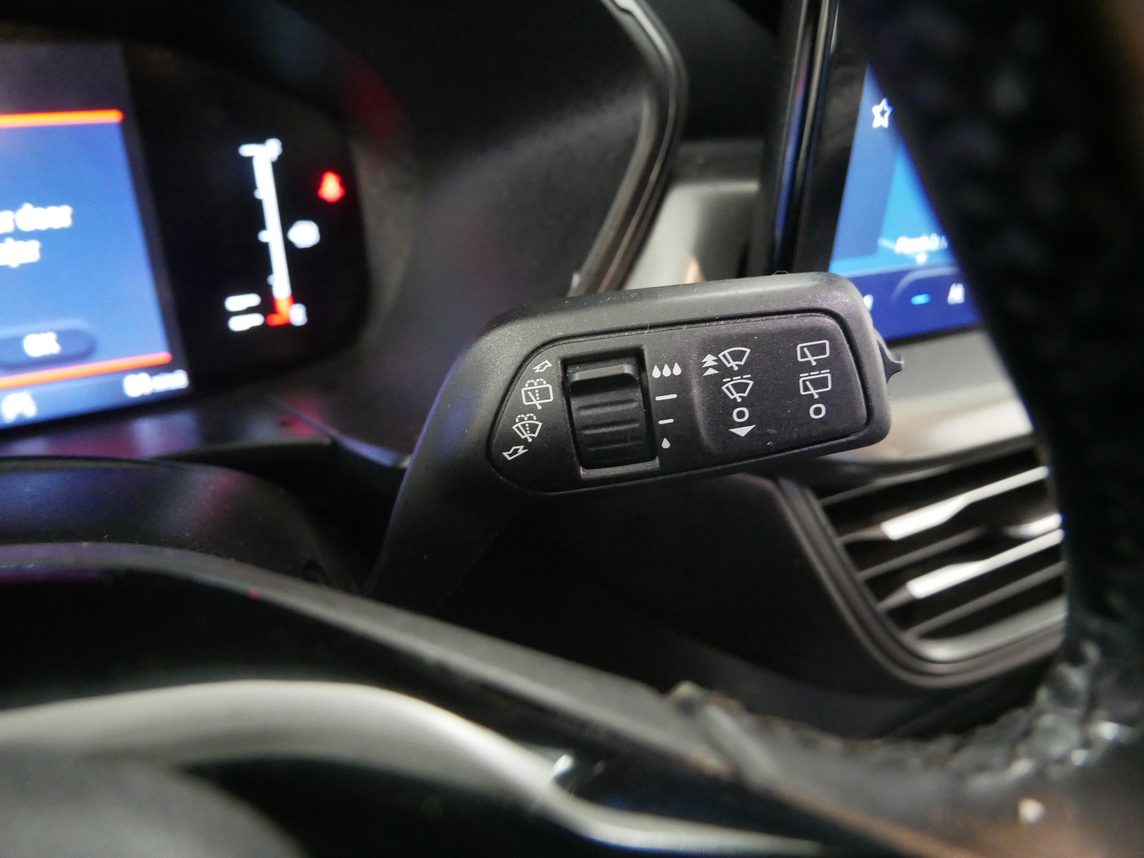 Used 2023 Ford Escape Active w/ Tech Pack #1 AWD/4WD image 31
