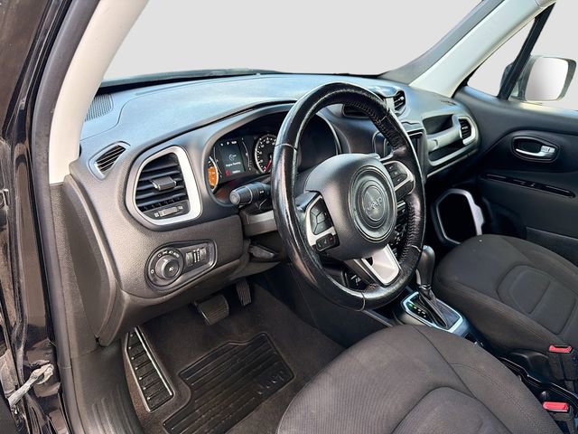 Used 2019 Jeep Renegade Latitude w/ Cold Weather Group image 9