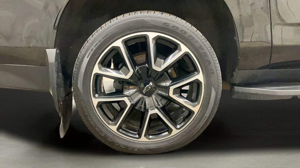 Used 2021 Chevrolet Suburban RST w/ Luxury Package image 35