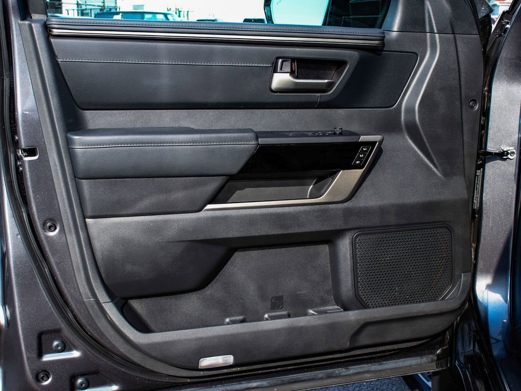 Used 2025 Toyota Tundra Limited AWD/4WD image 8
