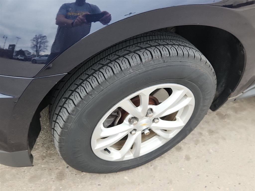 Used 2017 Chevrolet Equinox LT w/ Convenience Package image 9