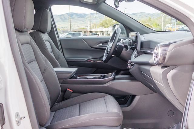 Used 2025 Chevrolet Equinox LT AWD/4WD image 7