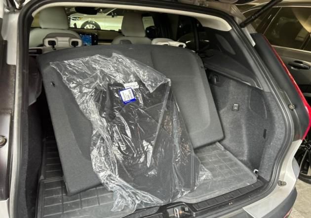 Used 2023 Volvo XC40 B5 Ultimate w/ Climate Package image 5