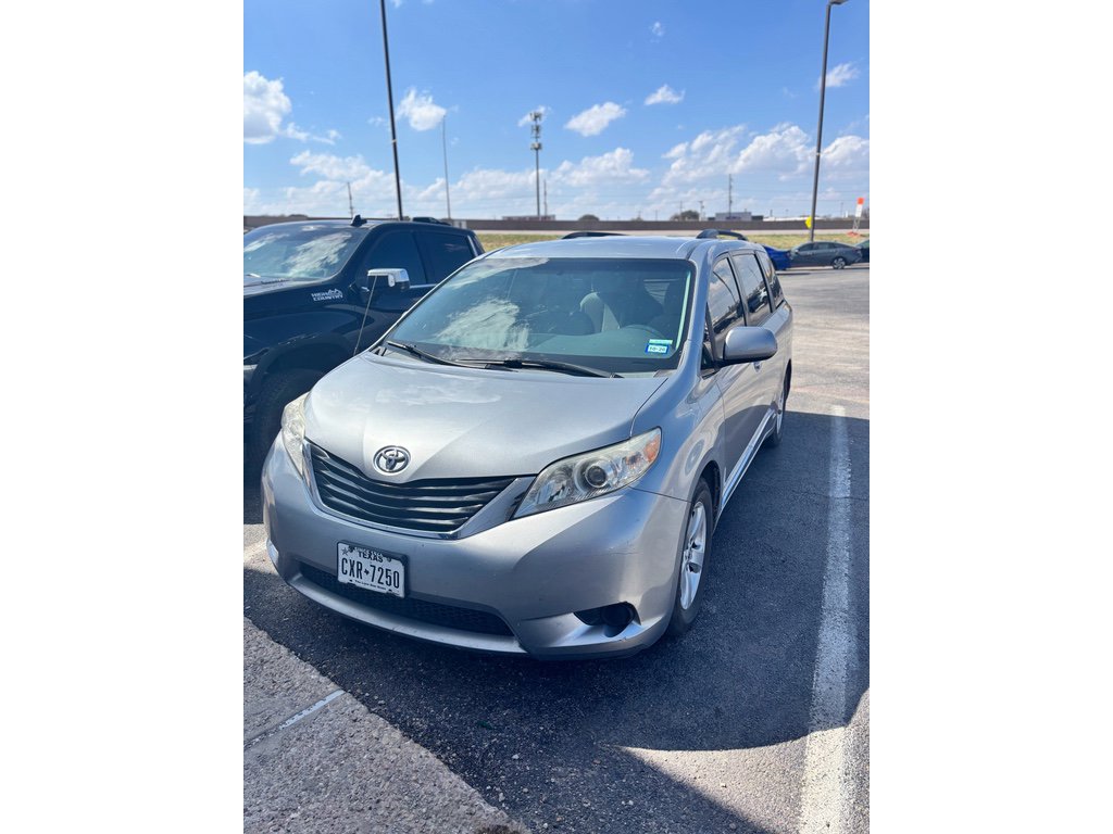 Used 2014 Toyota Sienna LE