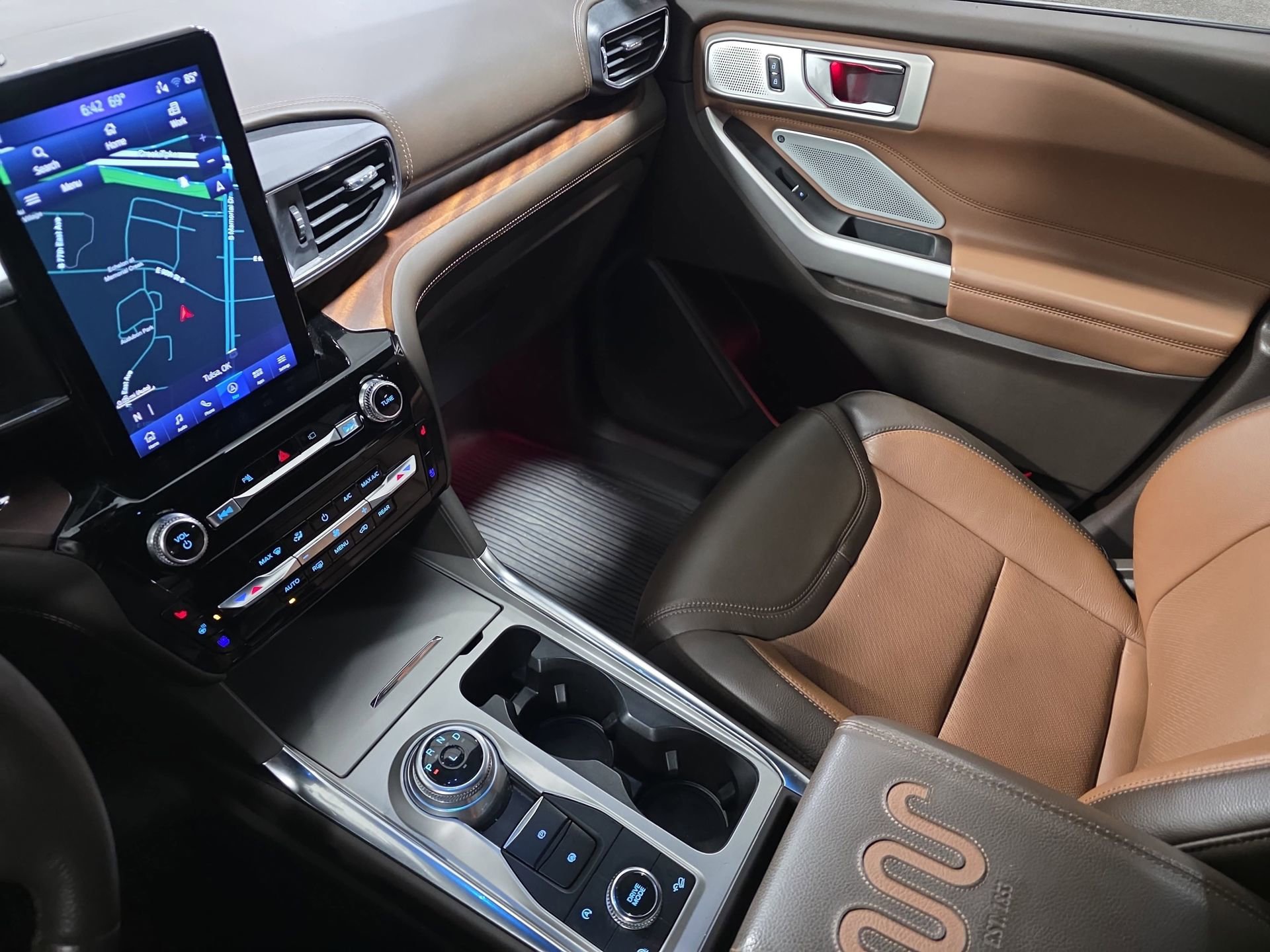 Used 2023 Ford Explorer King Ranch w/ Technology Package image 25