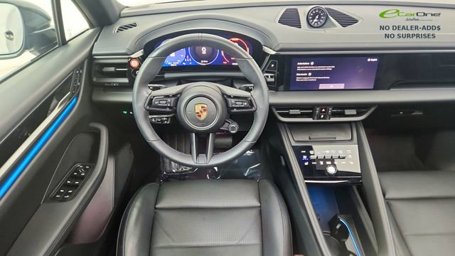 Used 2025 Porsche Macan Electric RWD image 37
