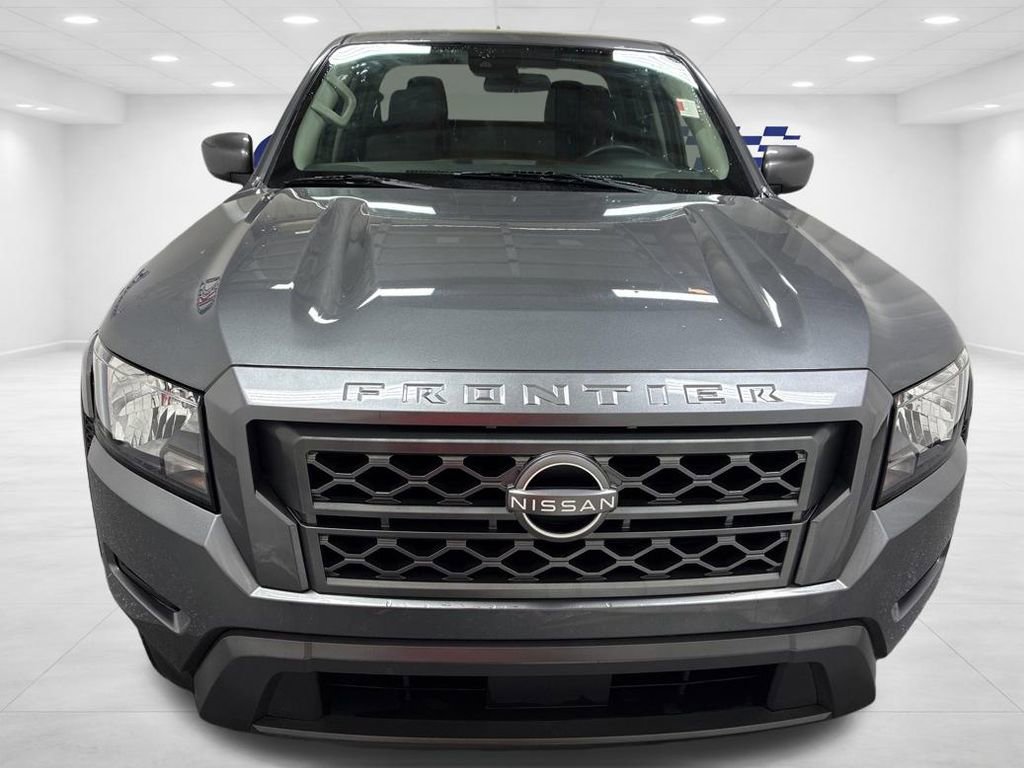 Used 2023 Nissan Frontier SV image 2
