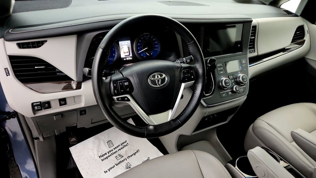 Used 2017 Toyota Sienna XLE FWD image 20