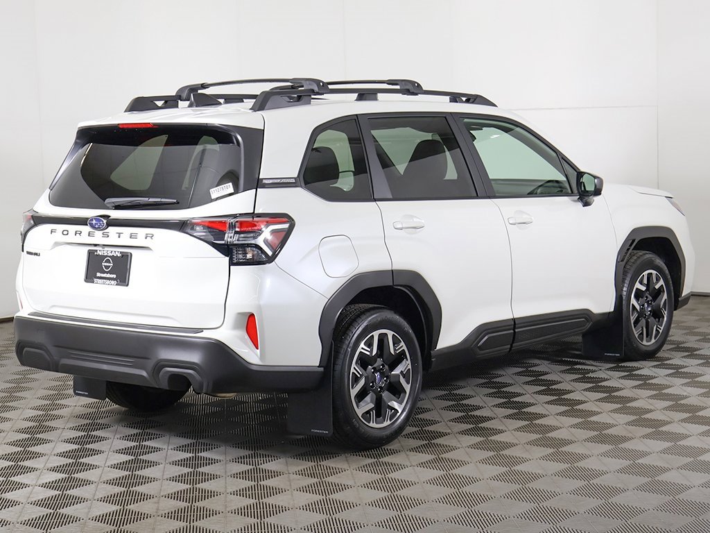 Used 2025 Subaru Forester Premium image 10
