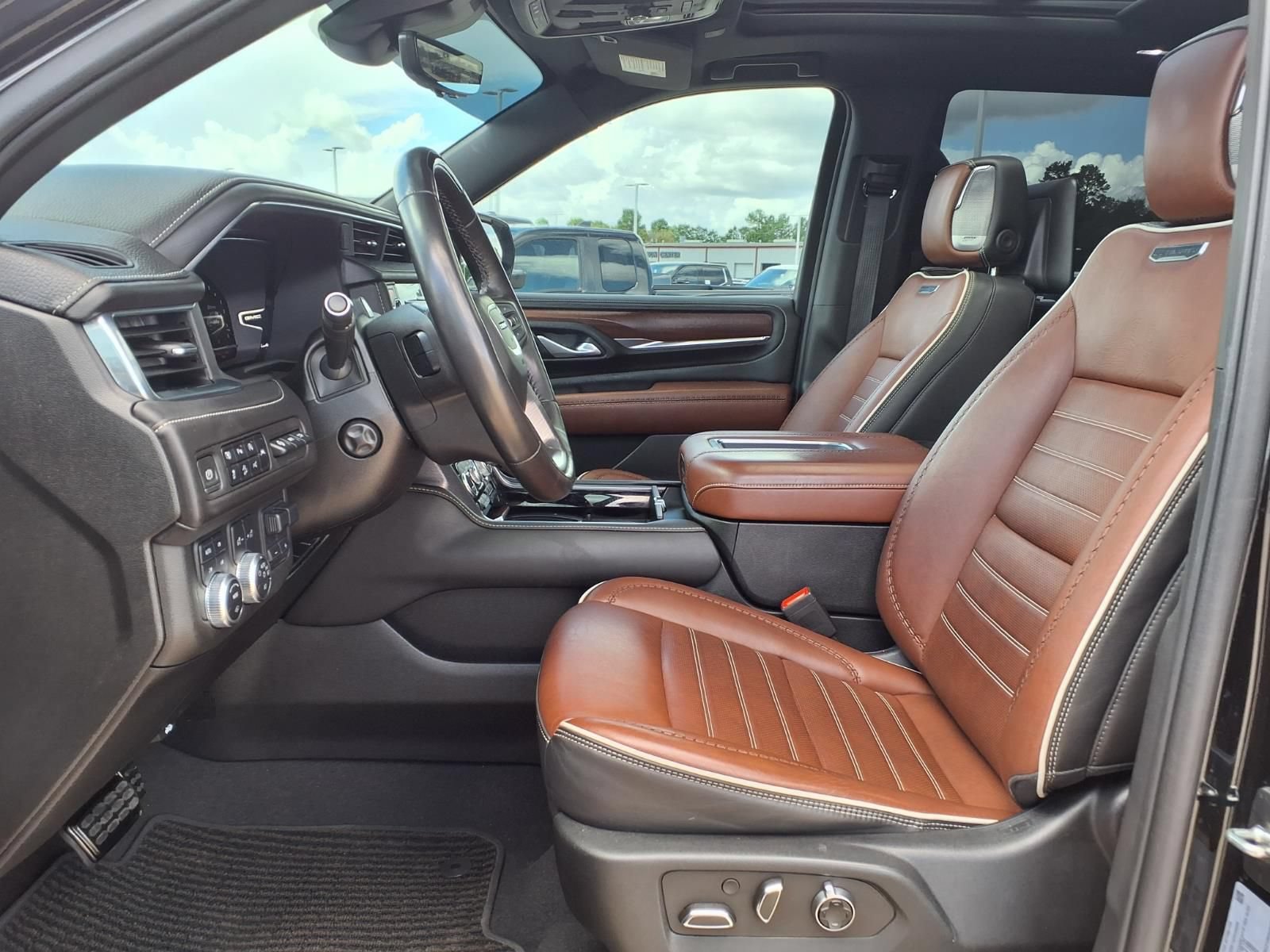 Used 2023 GMC Yukon Denali Ultimate AWD/4WD image 16
