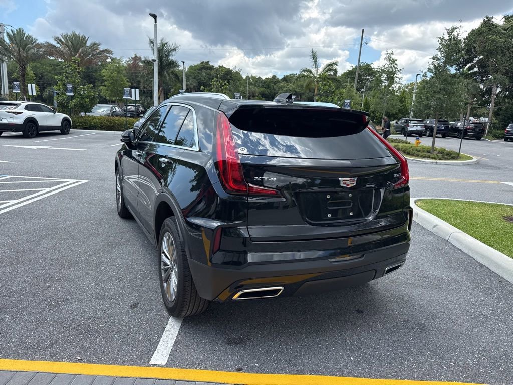 Used 2024 Cadillac XT4 Premium Luxury FWD image 8