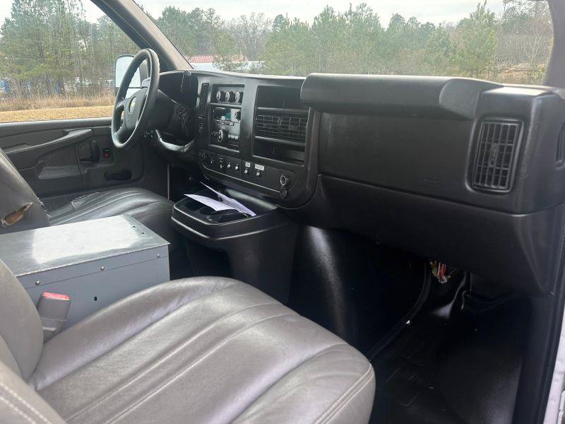 Used 2013 Chevrolet Express 2500 RWD image 11