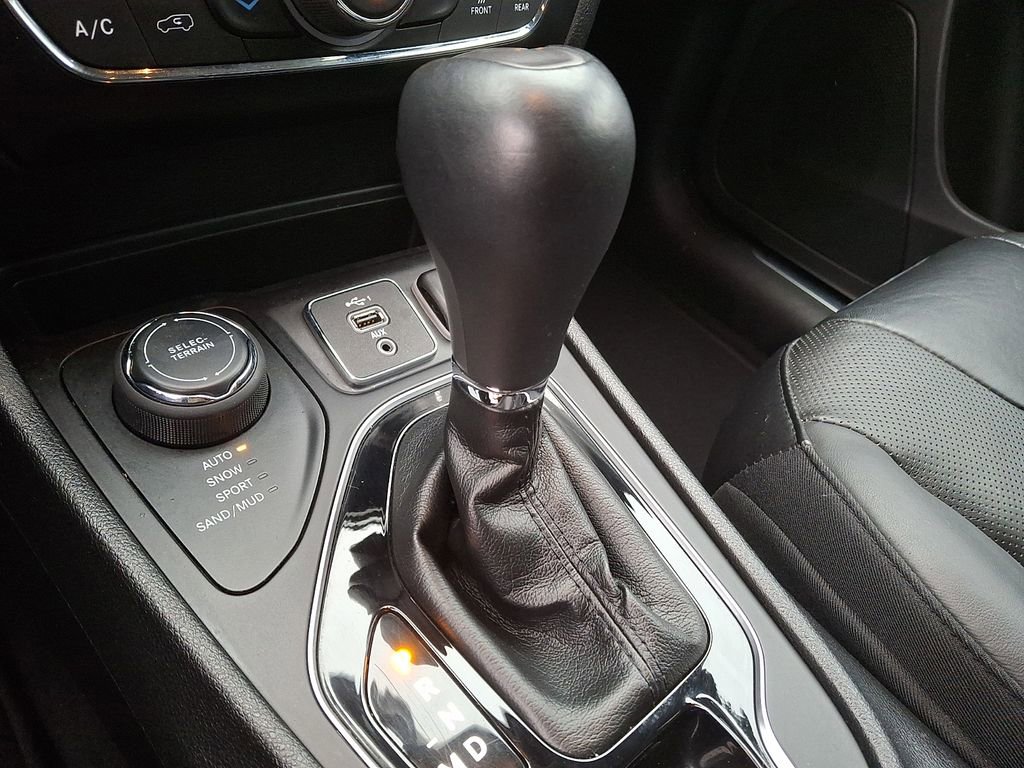 Used 2019 Jeep Cherokee Limited image 11