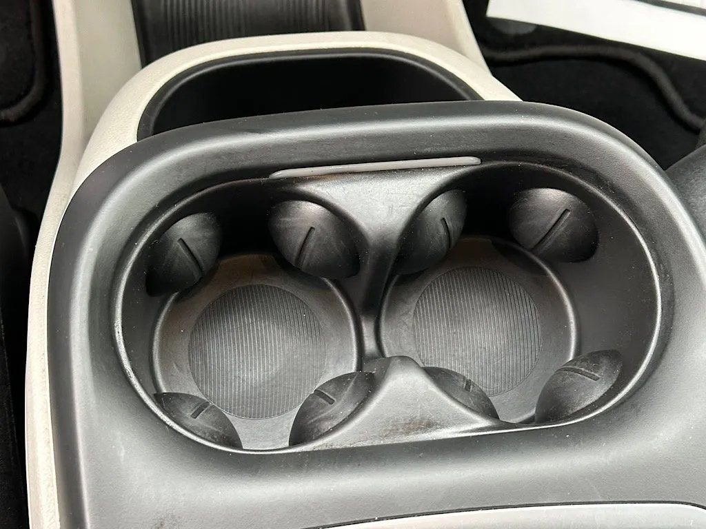 Used 2024 Chrysler Pacifica Select FWD image 26