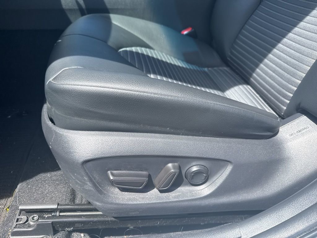 Used 2018 Toyota Camry SE FWD image 14