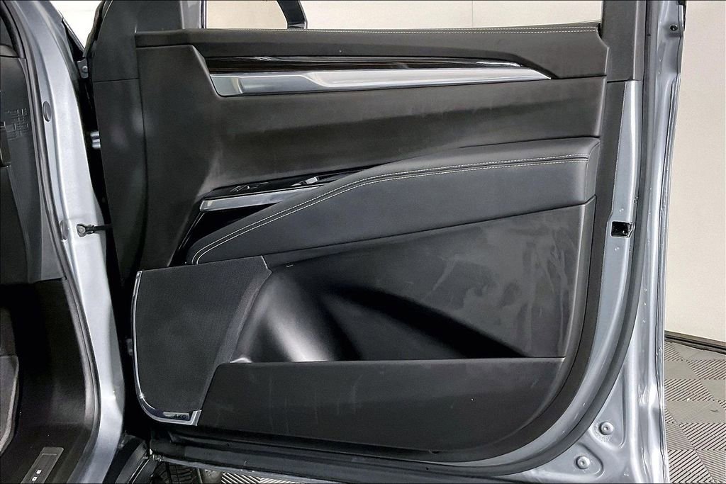 Used 2025 Cadillac Escalade Premium Luxury image 26