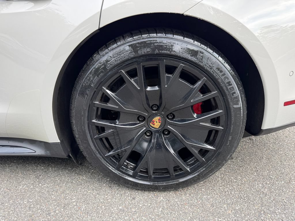 Used 2022 Porsche Taycan GTS AWD/4WD image 10
